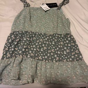 New with tags super cute top size L